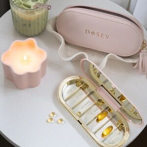 Dosey - Blush Pill Organizer